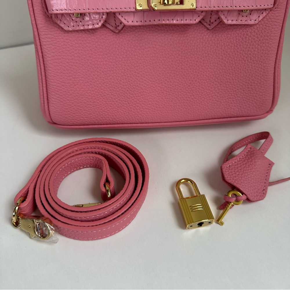 Classic Mini Leather Hangbag Gold Lock - Picture 4 of 14